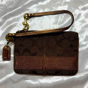 COACH SIGNATURE BROWN & COPPER STRIPE WRISTLET #40754